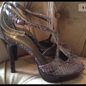Stuart Weitzman purple snakeskin stiletto heels 6